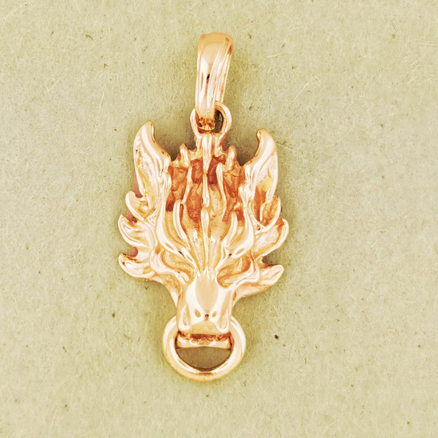 Gold Final Fantasy 7 Fenrir Wolf Pendant - Le Dragon Argenté