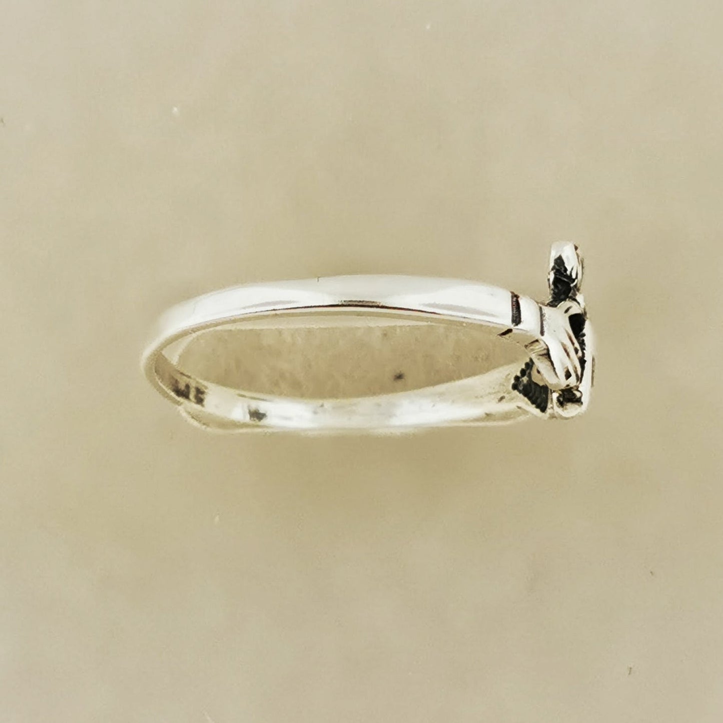 Small Claddagh Ring in Sterling Silver or Antique Bronze - Le Dragon Argenté