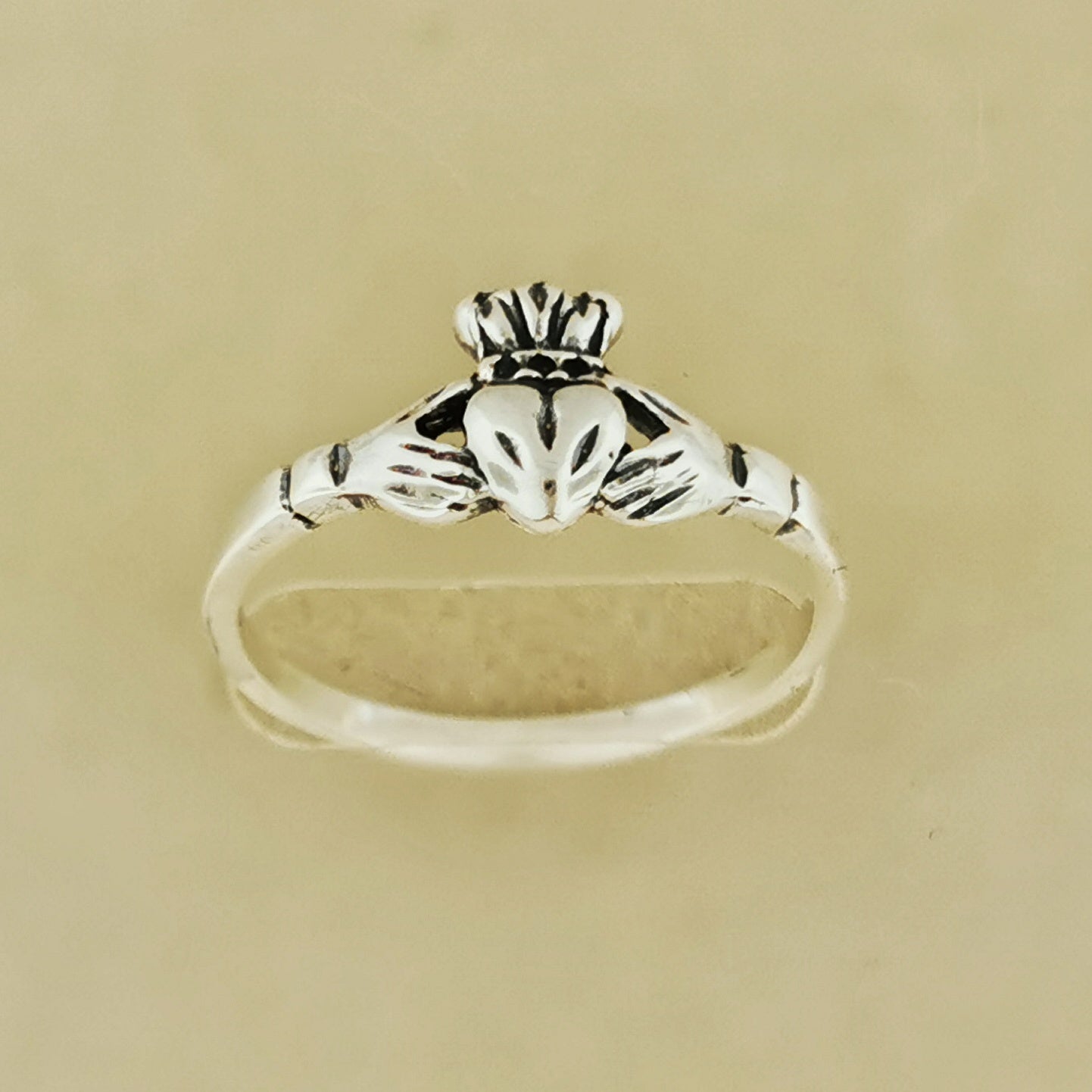 Small Claddagh Ring in Sterling Silver or Antique Bronze - Le Dragon Argenté