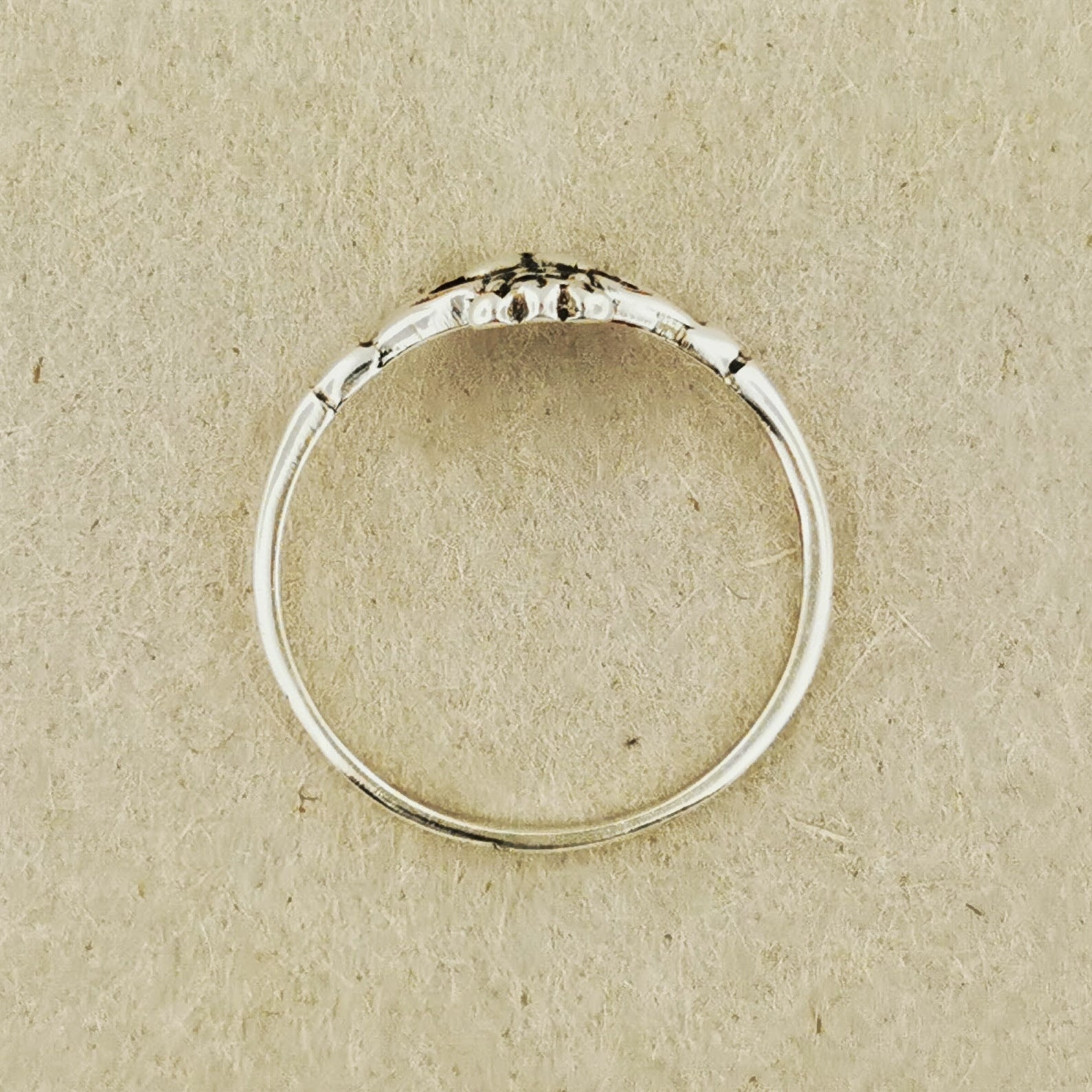 Small Claddagh Ring in Sterling Silver or Antique Bronze - Le Dragon Argenté