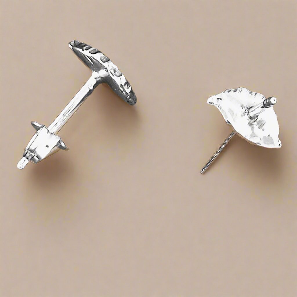 Small Feather Stud Earrings in Sterling Silver - Le Dragon Argenté