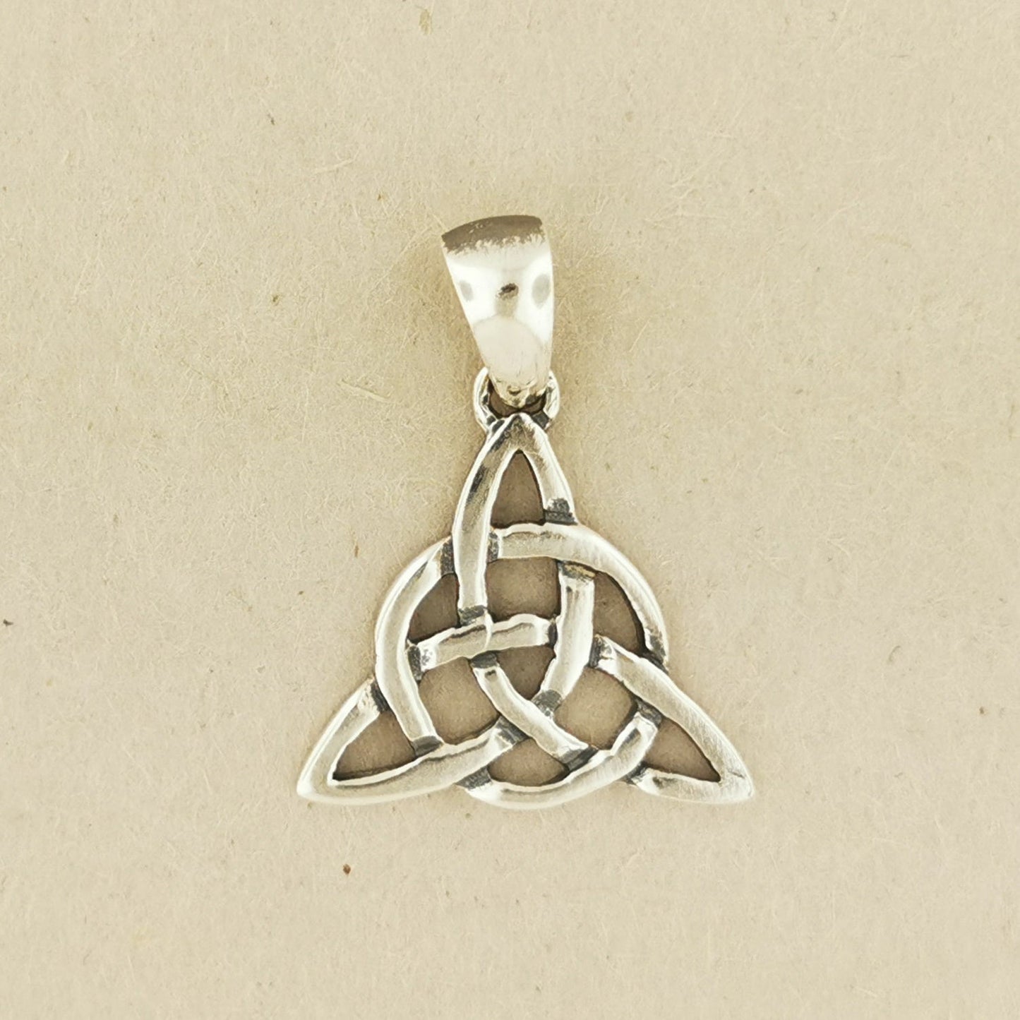 Small Triquetra Charm Pendant In Sterling Silver - Le Dragon Argenté