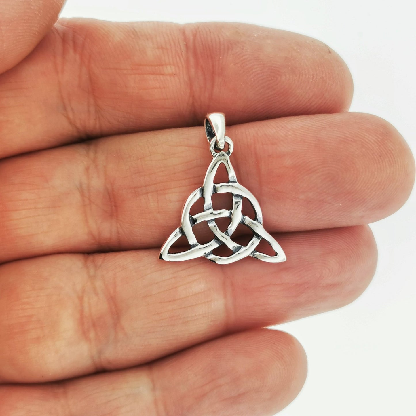 Small Triquetra Charm Pendant In Sterling Silver - Le Dragon Argenté