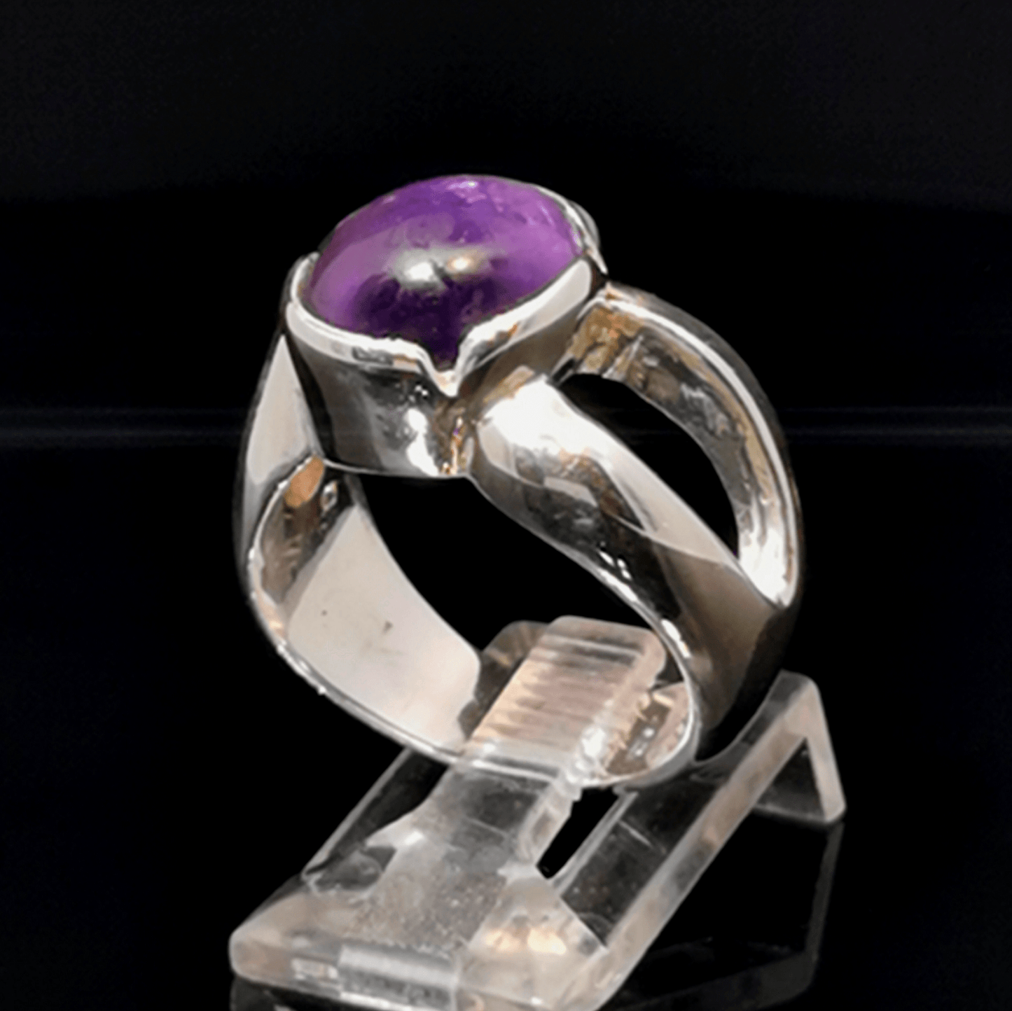 Sterling Silver Cocktail Ring with Cabochon Amethyst, size 6 - Le Dragon Argenté - Live Sale -