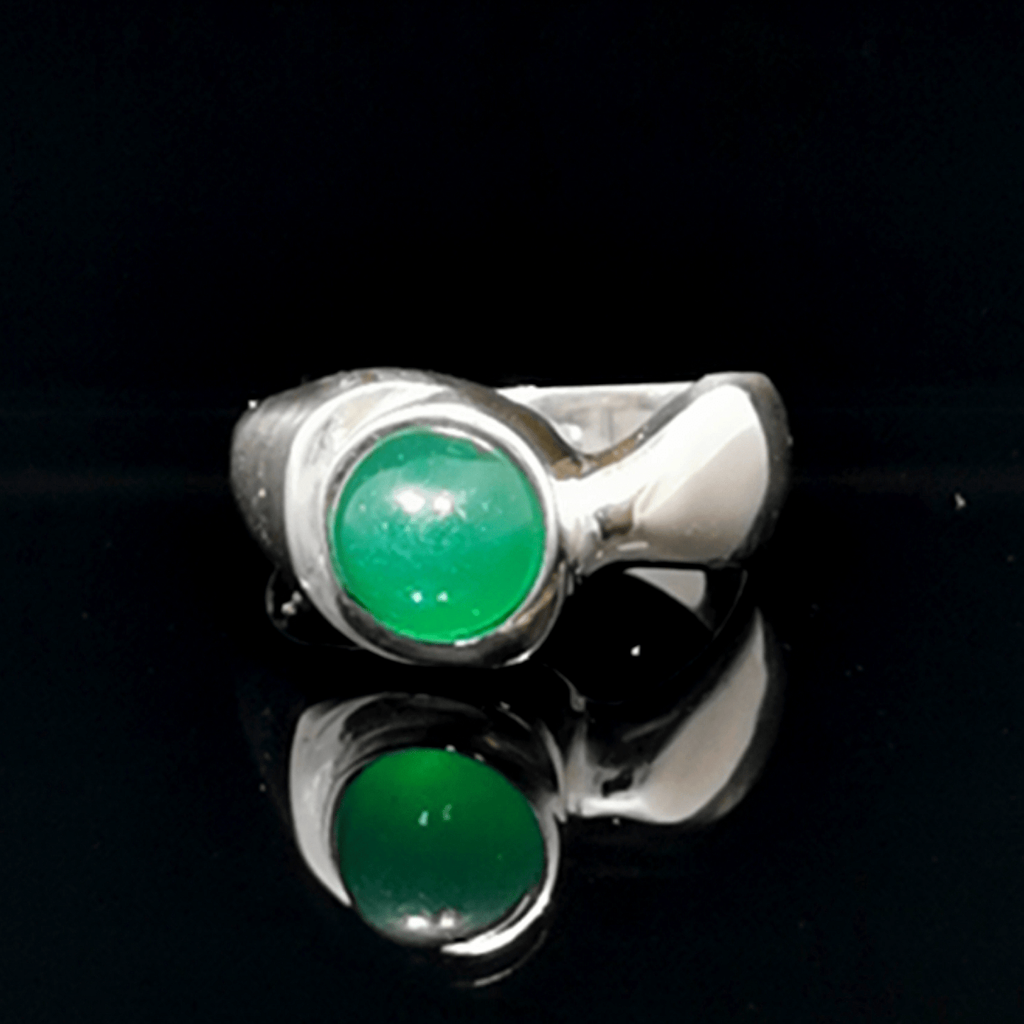 Sterling Silver Geometric Solitaire Ring with Cabochon Green Onyx, size 6.25 - Le Dragon Argenté - Live Sale -