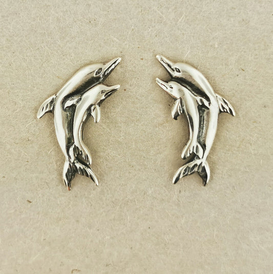 Sterling silver two dolphins stud earrings by Le Dragon Argenté – playful ocean-inspired jewellery for marine animal lovers.