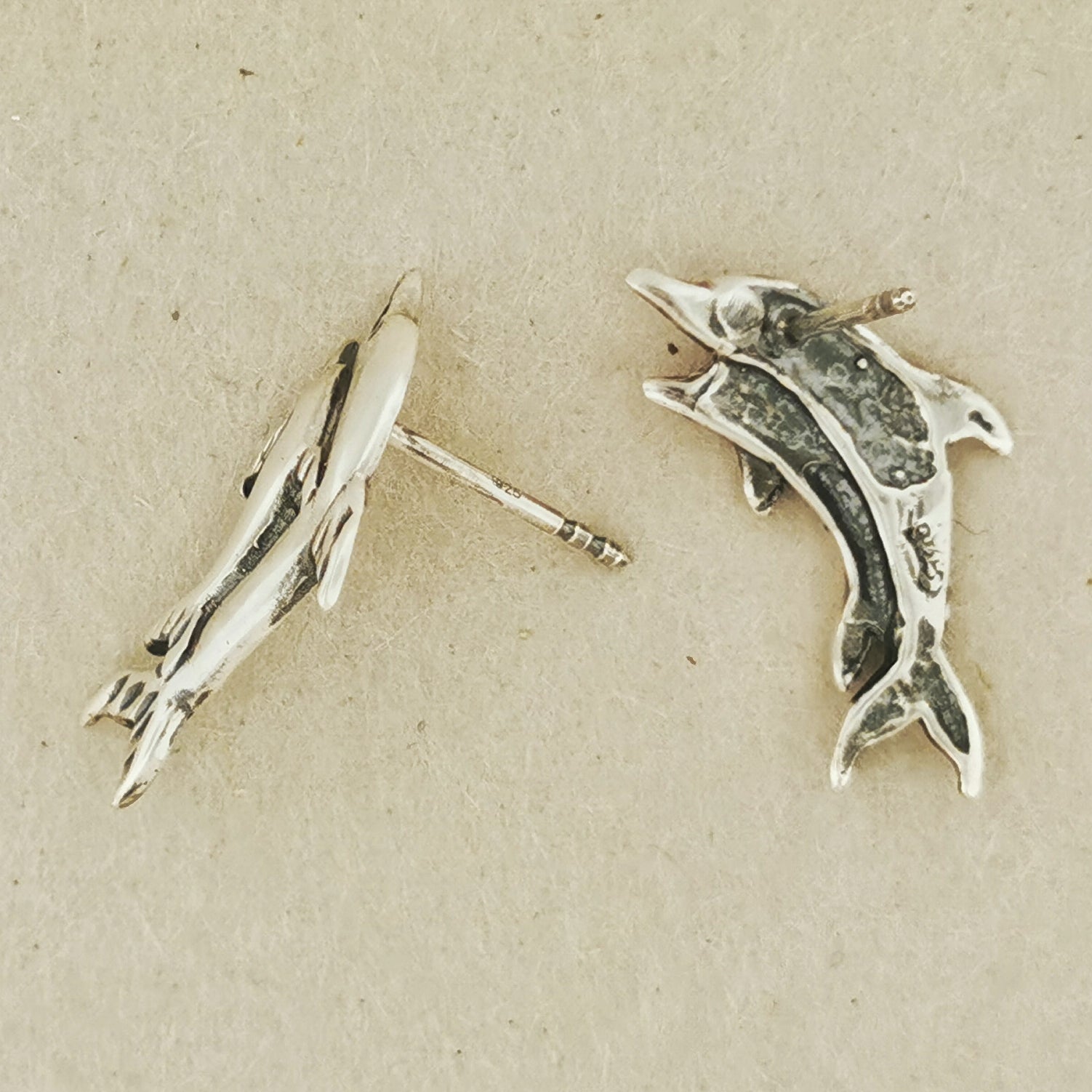 Sterling silver two dolphins stud earrings by Le Dragon Argenté – playful ocean-inspired jewellery for marine animal lovers.