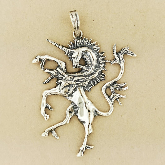 Why Fantasy Jewellery Looks So Good in Silver