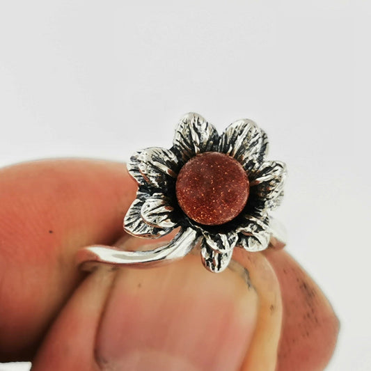 1950s Style Flower Ring with Gemstone Pearl in Sterling Silver or Antique Bronze - Le Dragon Argenté