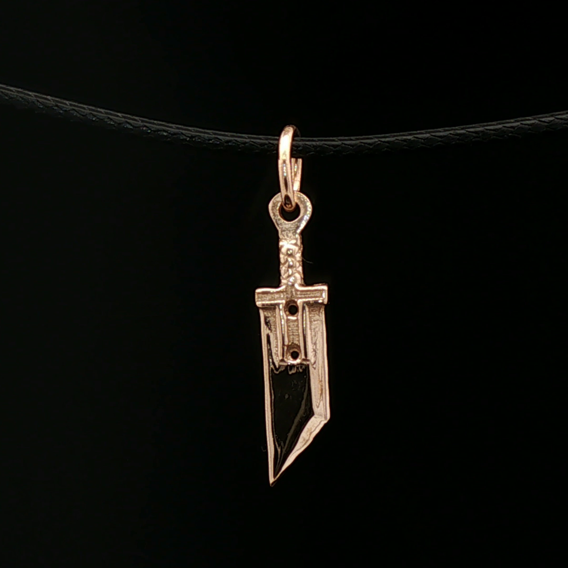 FF7 Small Buster Sword Charm Pendant - Le Dragon Argenté