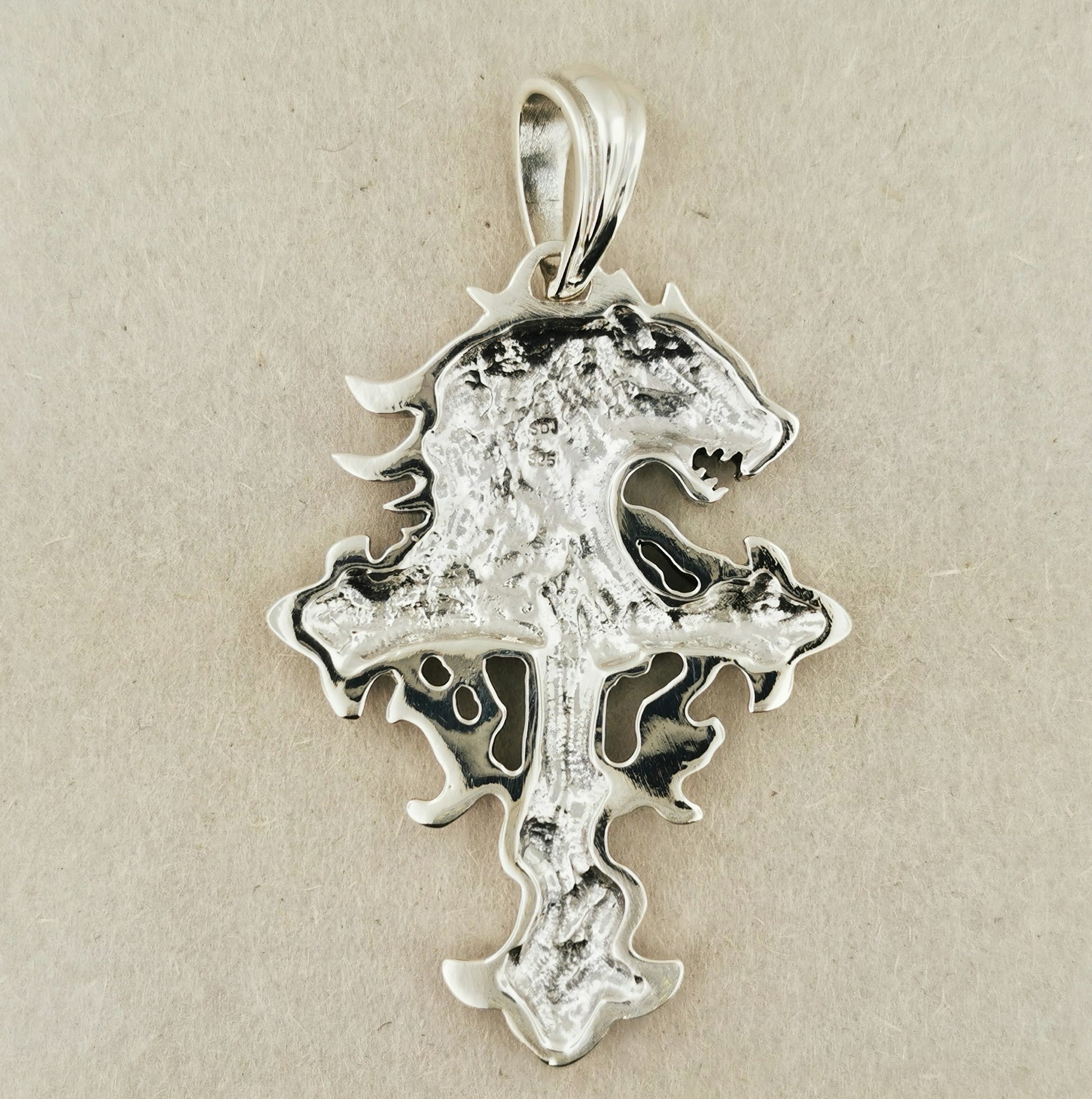 Final Fantasy 8 Squall Griever Pendant in Sterling Silver, FFVIII Cosplay Pendant, FFVIII Sleeping Lion Pendant, squall leonhart, silver final fantasy pendant, final fantasy 8, video game pendant, griever lion pendant, silver final fantasy jewelry