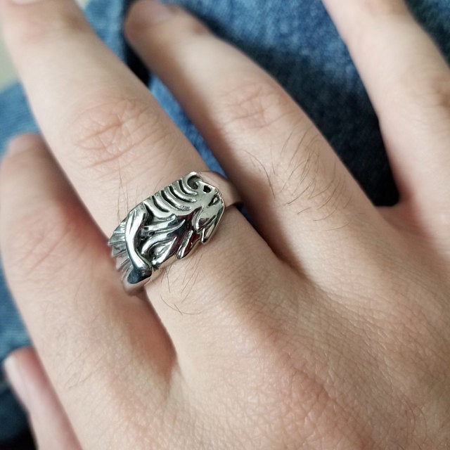 Final Fantasy 8 Squall Griever Ring, FF8 Sleeping Lion Heart Ring, FF88 Griever Ring, Final Fantasy Jewelry, Final Fantasy Ring, Squall lion Ring, Squall Cosplay Ring, Final Fantasy 8 Ring, Silver Griever Ring, Gamer Wedding Ring