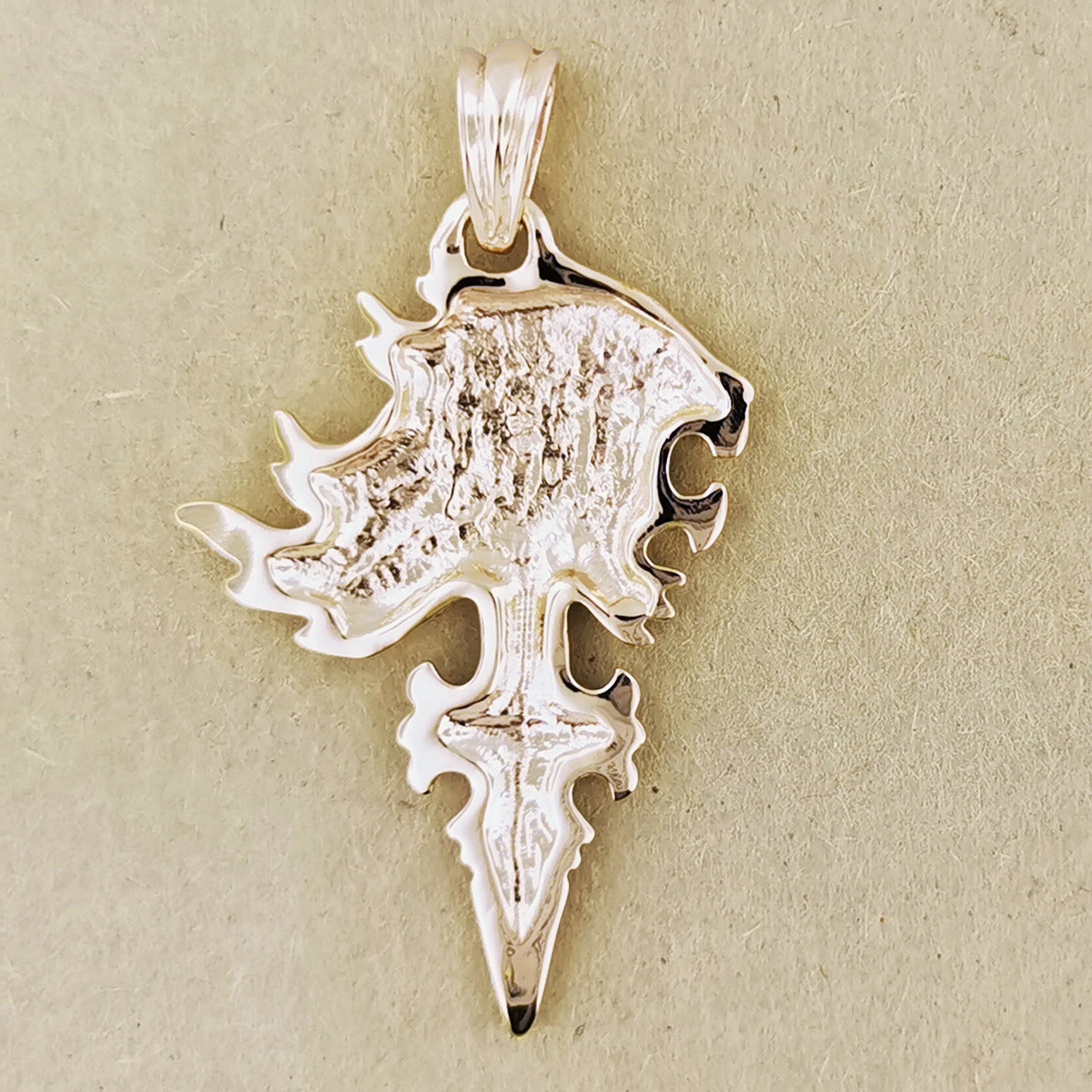 Medium Final Fantasy 8 Squall Griever Pendant in White Gold, FF8 Sleeping Lion Pendant, Final Fantasy VIII Pendant, Squall Cosplay, FF8 Pendant, gold gamer pendant, gold griever pendant, gold final fantasy jewelry, gold sleeping lion pendant