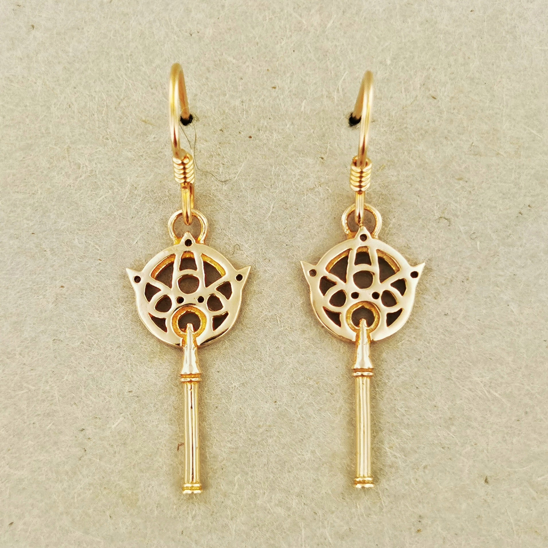 Summoner Yuna Earrings, Final Fantasy 10 earrings, FFX earrings, Final Fantasy X Yuna earrings, dangling FFX Yuna Earrings, Bronze Final Fantasy Jewelry, Gamer Girl Jewelry, Gamer Girl Earrings, Bronze Final Fantasy Earrings, Yuna’s Wand Earrings