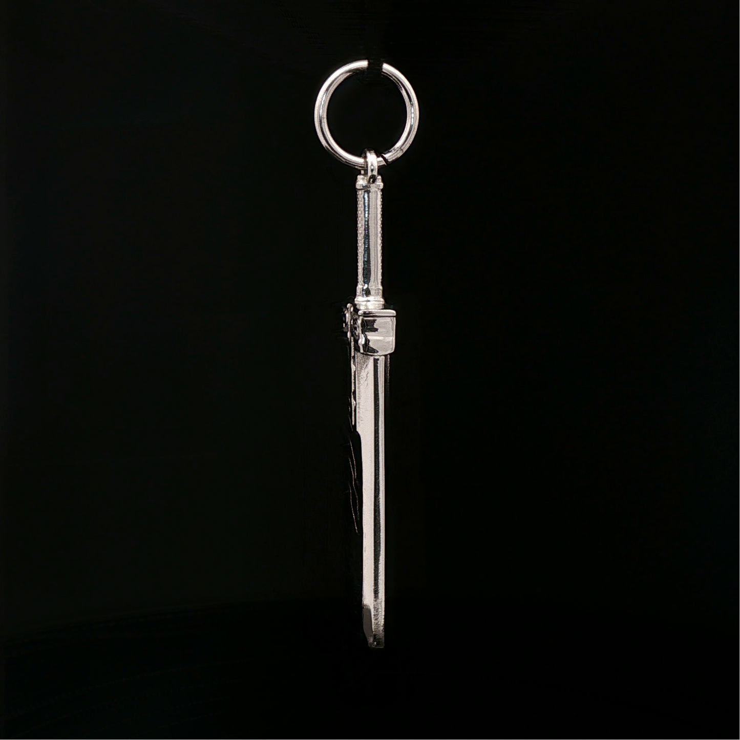 Final Fantasy 7 Buster Sword Pendant - Le Dragon Argenté