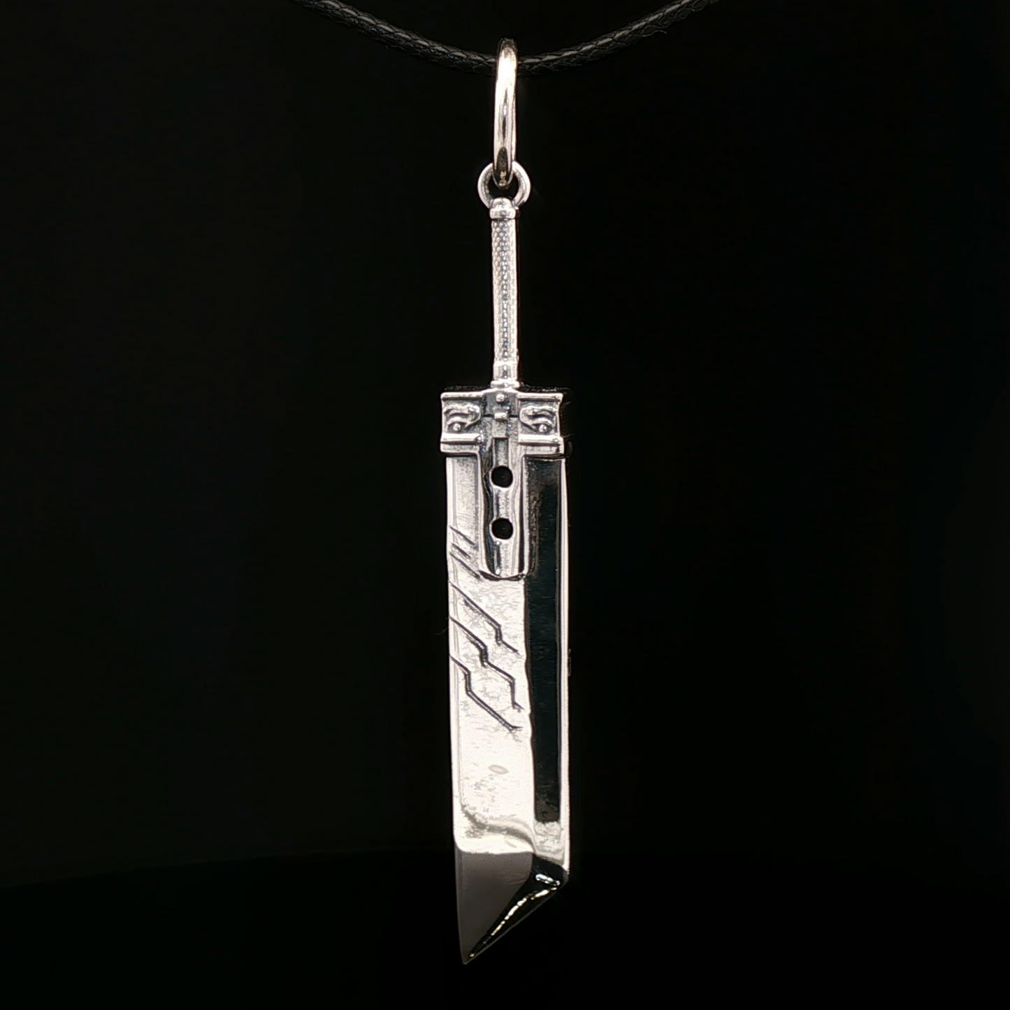 Final Fantasy 7 Buster Sword Pendant - Le Dragon Argenté