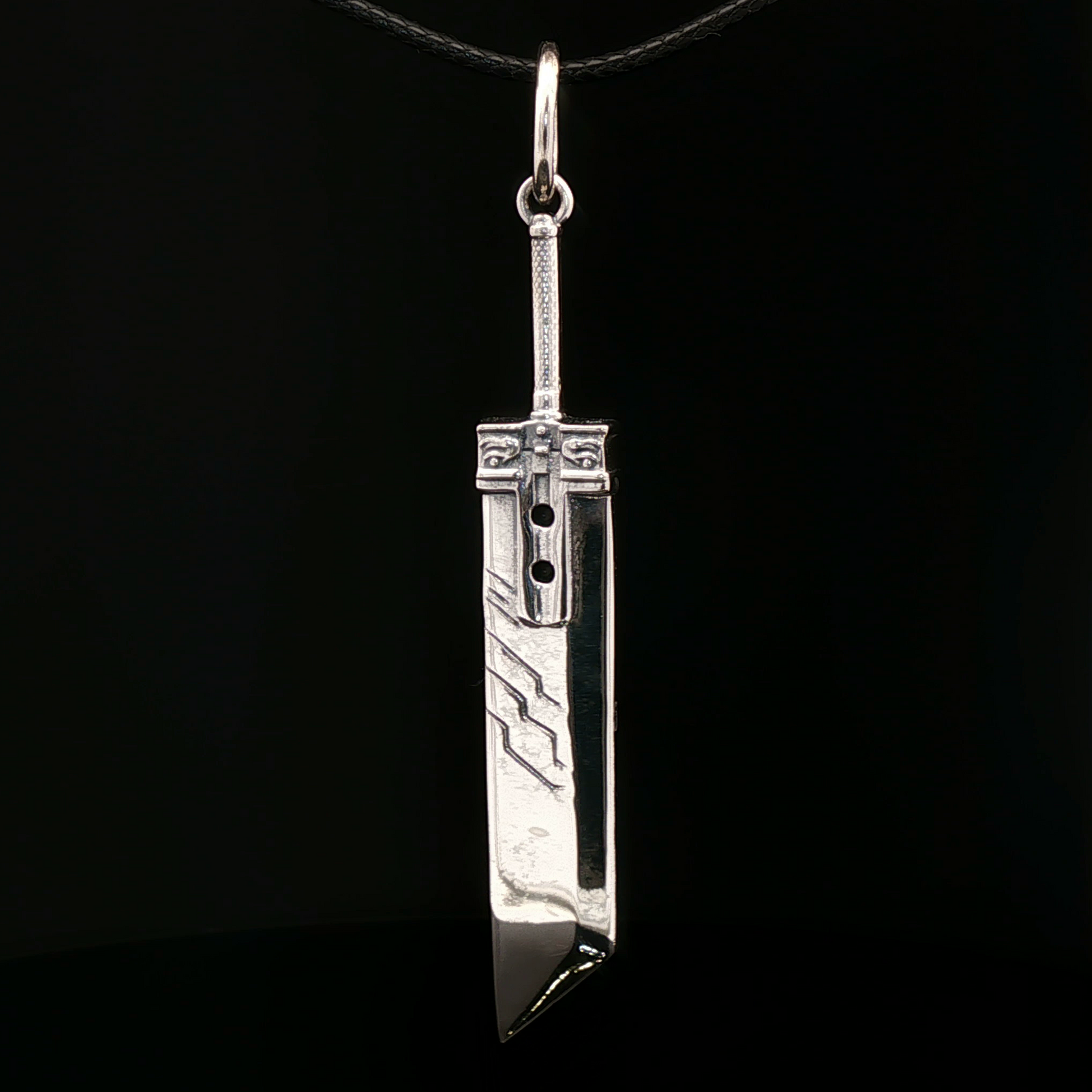 Final Fantasy 7 Buster Sword Pendant - Le Dragon Argenté