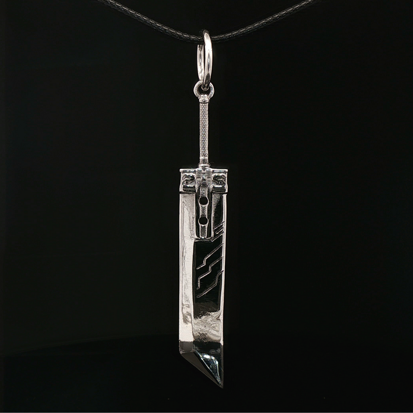 Final Fantasy 7 Buster Sword Pendant - Le Dragon Argenté