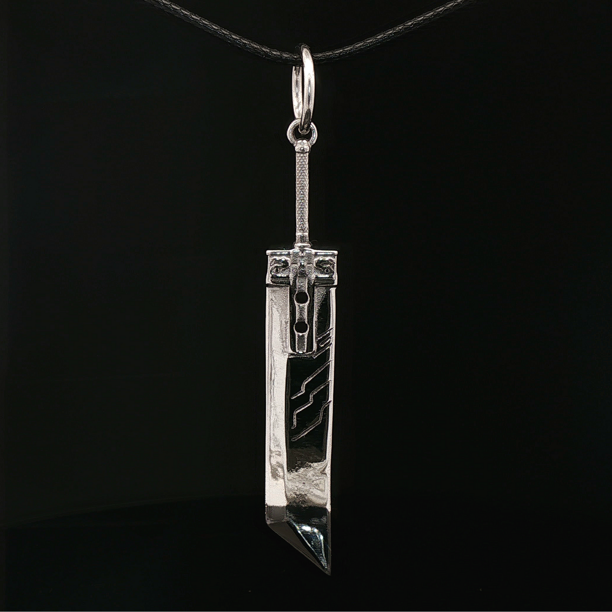 Final Fantasy 7 Buster Sword Pendant - Le Dragon Argenté