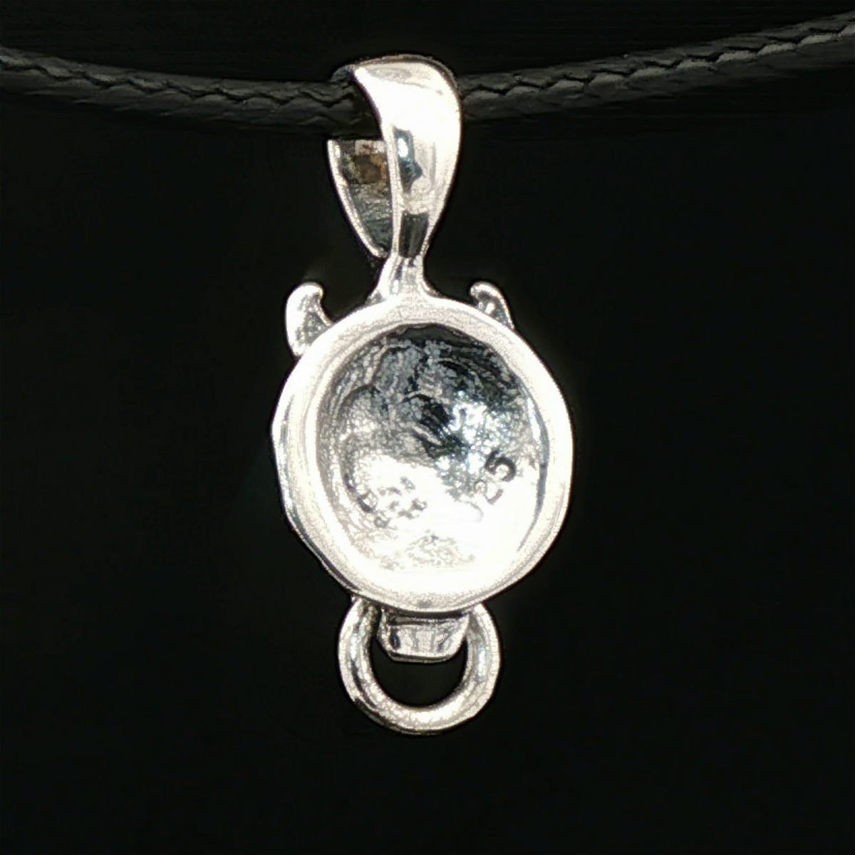 Final Fantasy 7 Fenrir Wolf Charm Pendant - Le Dragon Argenté