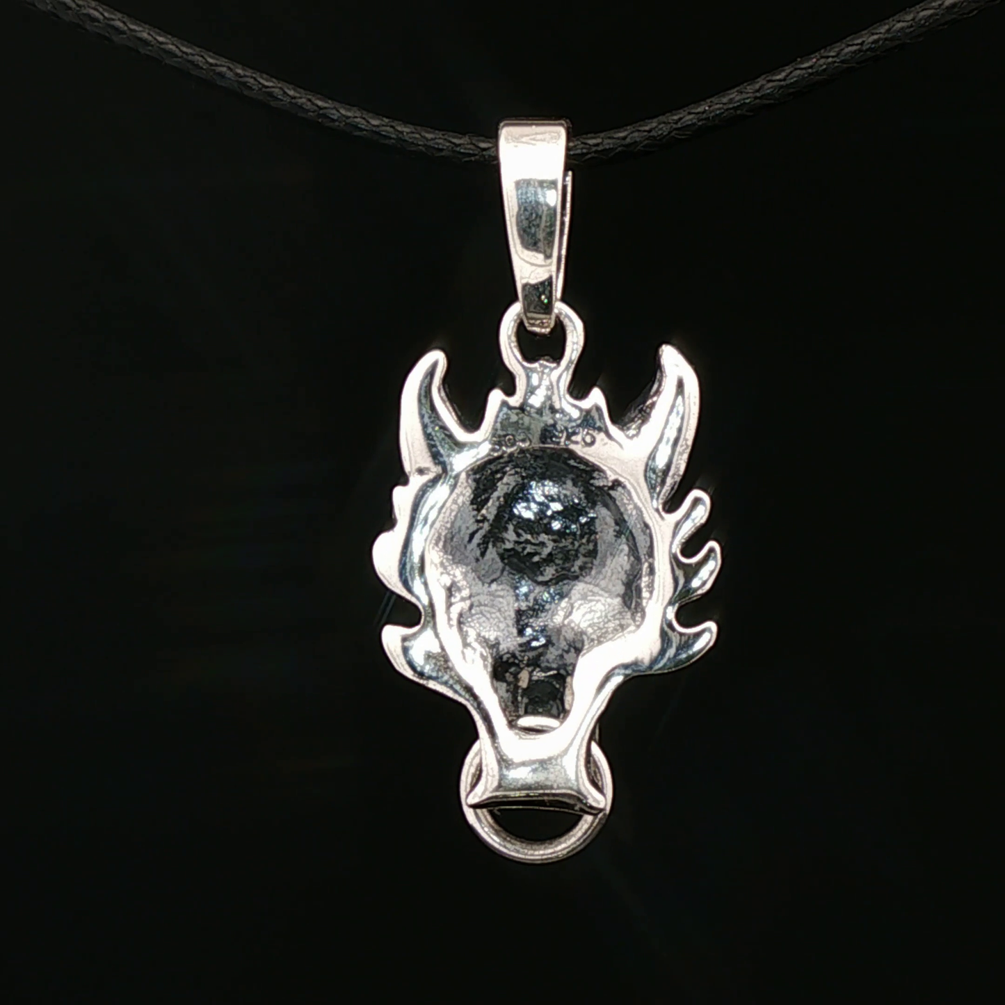 Final Fantasy 7 Fenrir Wolf Pendant - Le Dragon Argenté