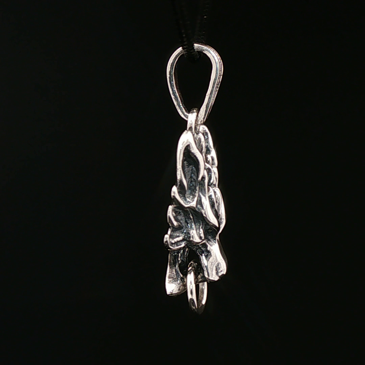 Final Fantasy 7 Fenrir Wolf Pendant - Le Dragon Argenté