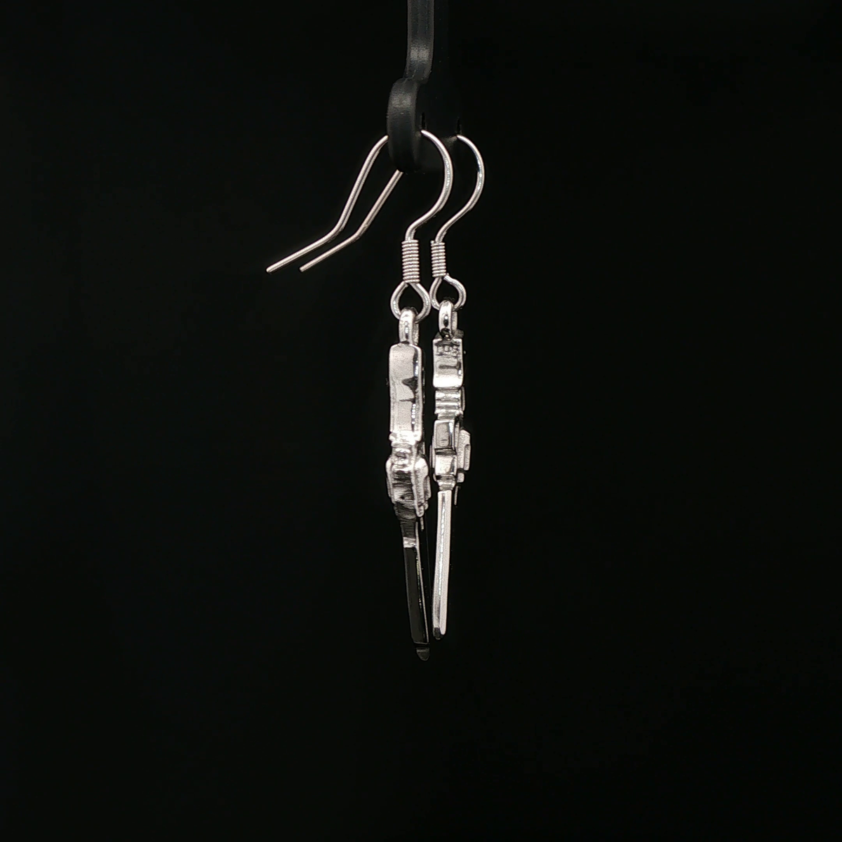 Final Fantasy 8 Gunblade Charm Earrings - Le Dragon Argenté