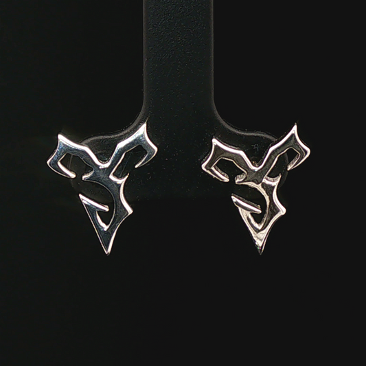 Sterling silver stud earrings inspired by Tidus from Final Fantasy X, handmade by Le Dragon Argenté – perfect gamer jewellery for FFX fans.
