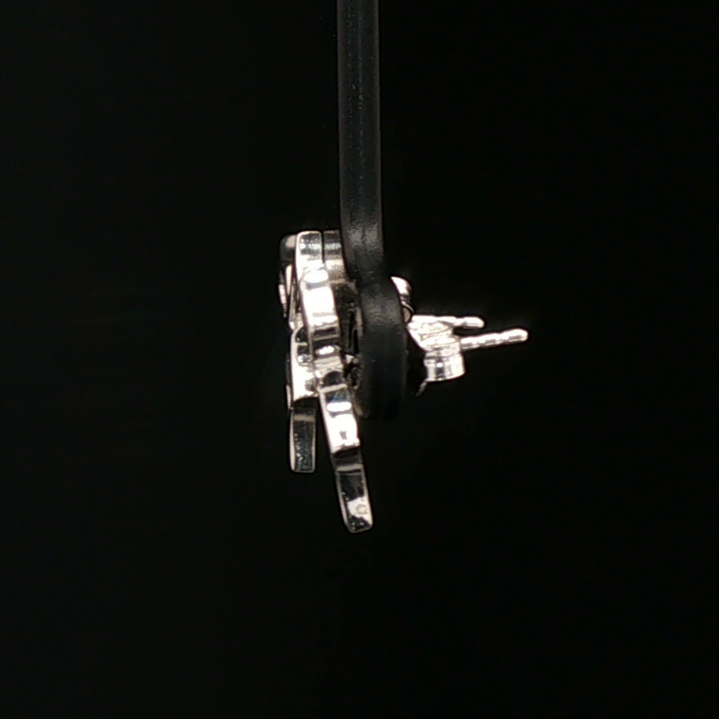 Sterling silver stud earrings inspired by Tidus from Final Fantasy X, handmade by Le Dragon Argenté – perfect gamer jewellery for FFX fans.