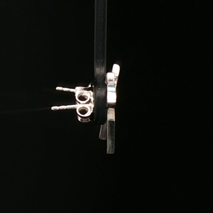 Sterling silver stud earrings inspired by Tidus from Final Fantasy X, handmade by Le Dragon Argenté – perfect gamer jewellery for FFX fans.
