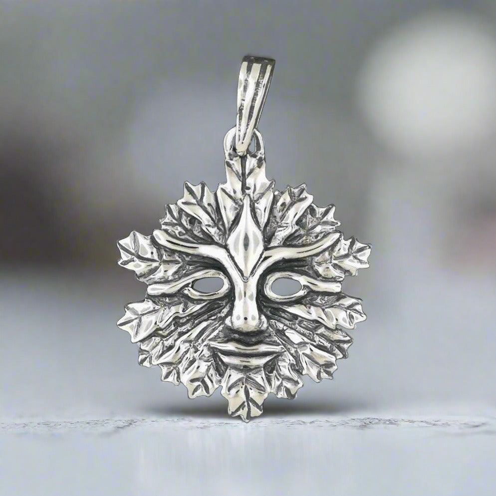 Pendentif homme vert en argent sterling ou bronze antique