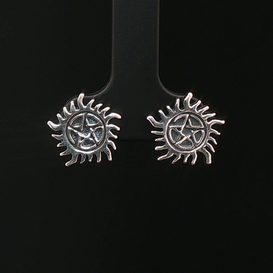 Hunters Pentacle sterling silver stud earrings inspired by dark lore and mystical symbols, handcrafted for fans by Le Dragon Argenté.