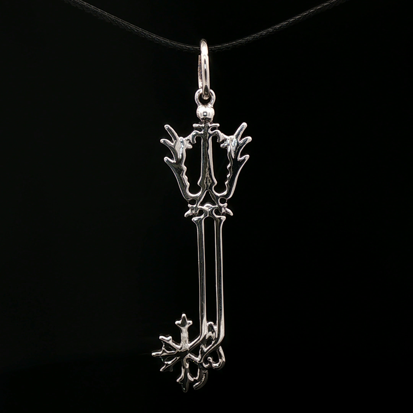 Kingdom Hearts Oathkeeper Keyblade Pendant - Le Dragon Argenté