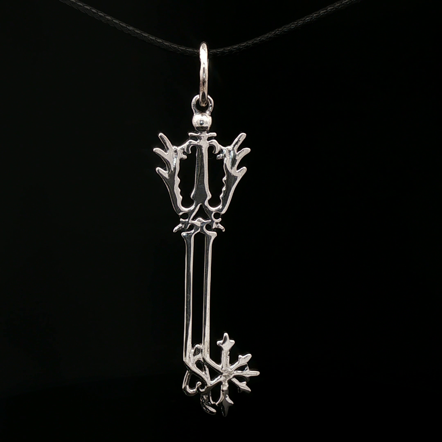 Kingdom Hearts Oathkeeper Keyblade Pendant - Le Dragon Argenté