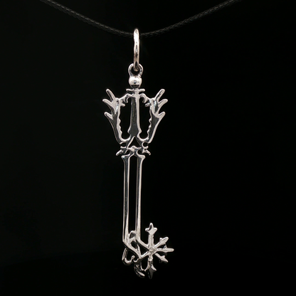 Kingdom Hearts Oathkeeper Keyblade Pendant - Le Dragon Argenté
