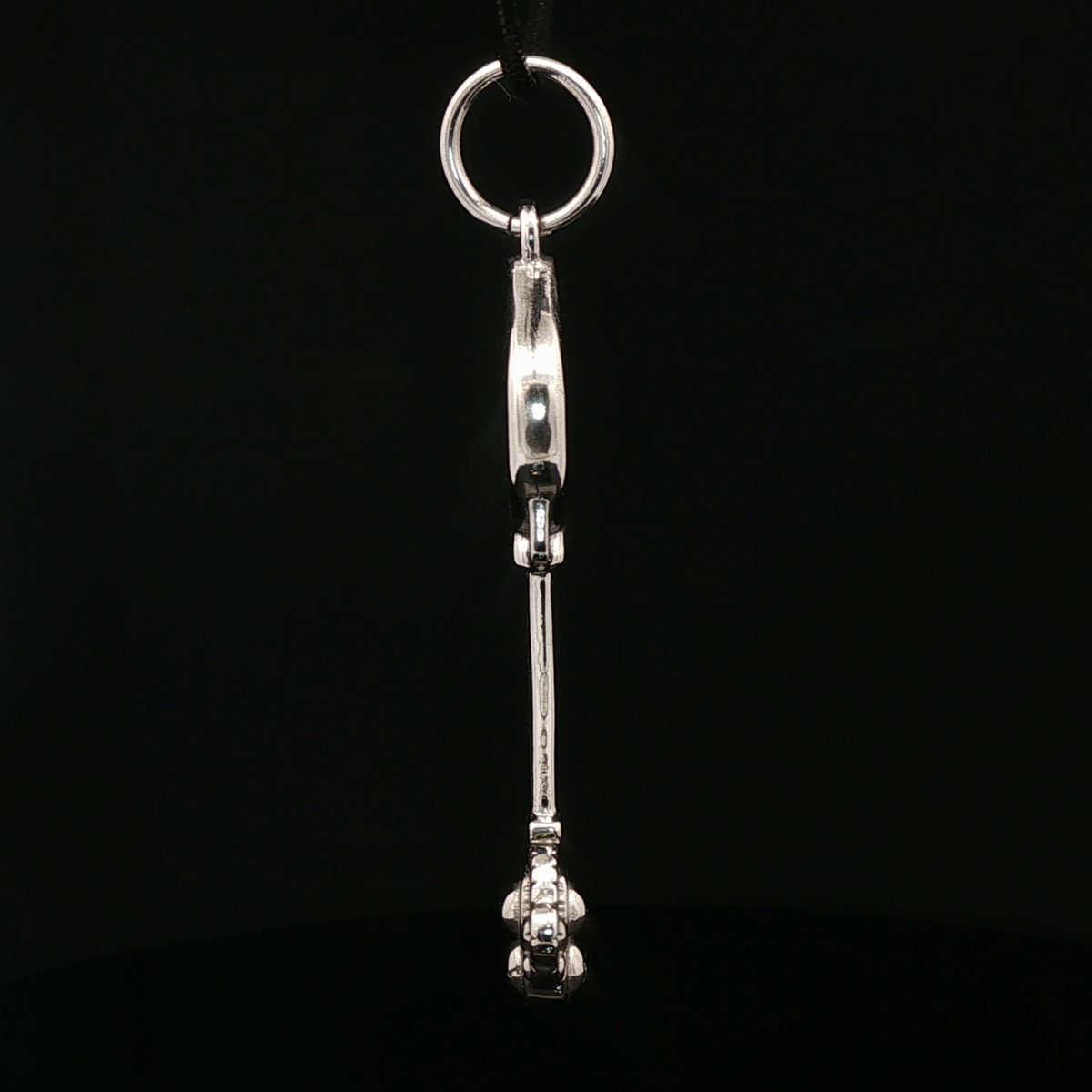 Kingdom Hearts Spellbinder Keyblade Pendant - Le Dragon Argenté