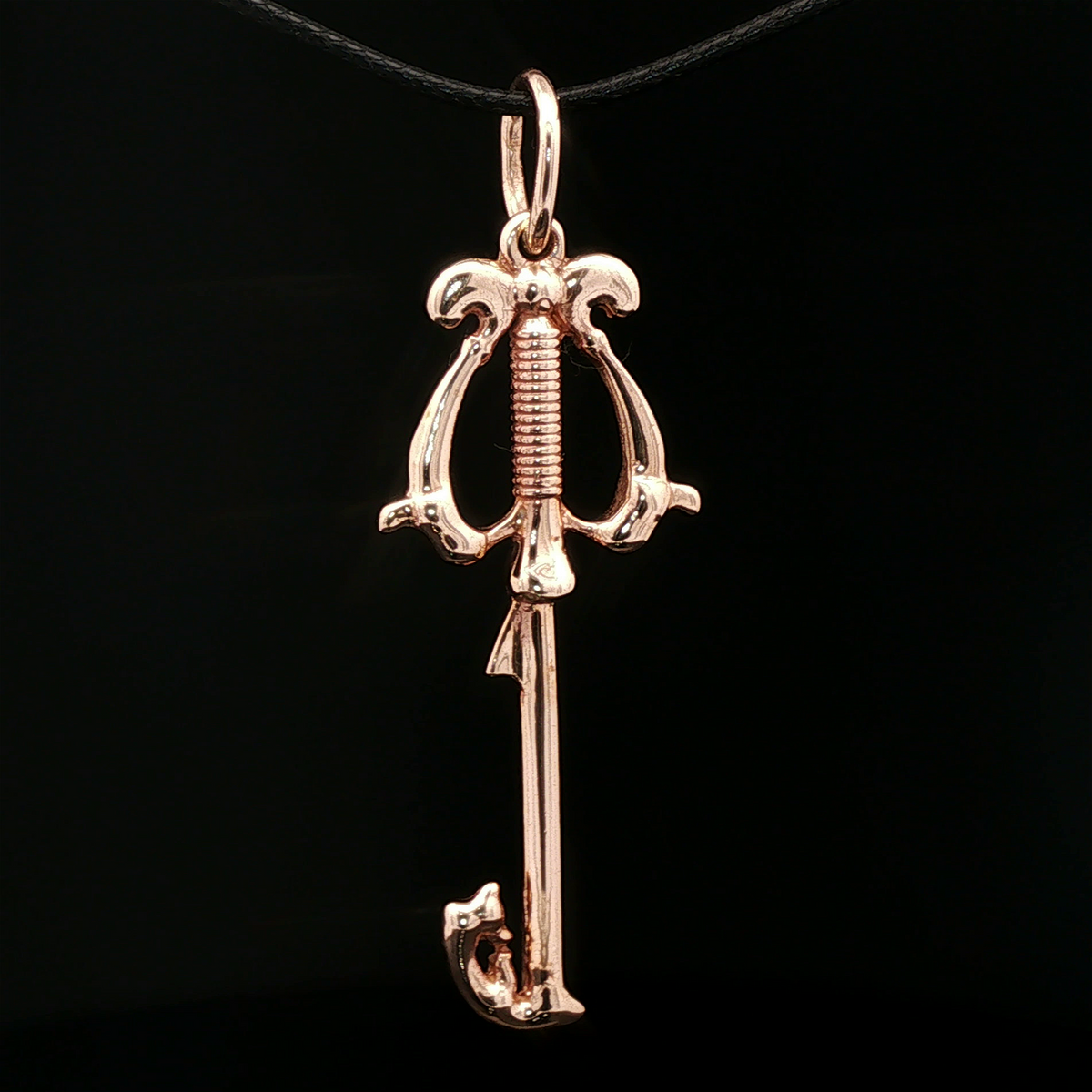 Kingdom Hearts Three Wishes Keyblade Pendant in Antique Bronze - Le Dragon Argenté