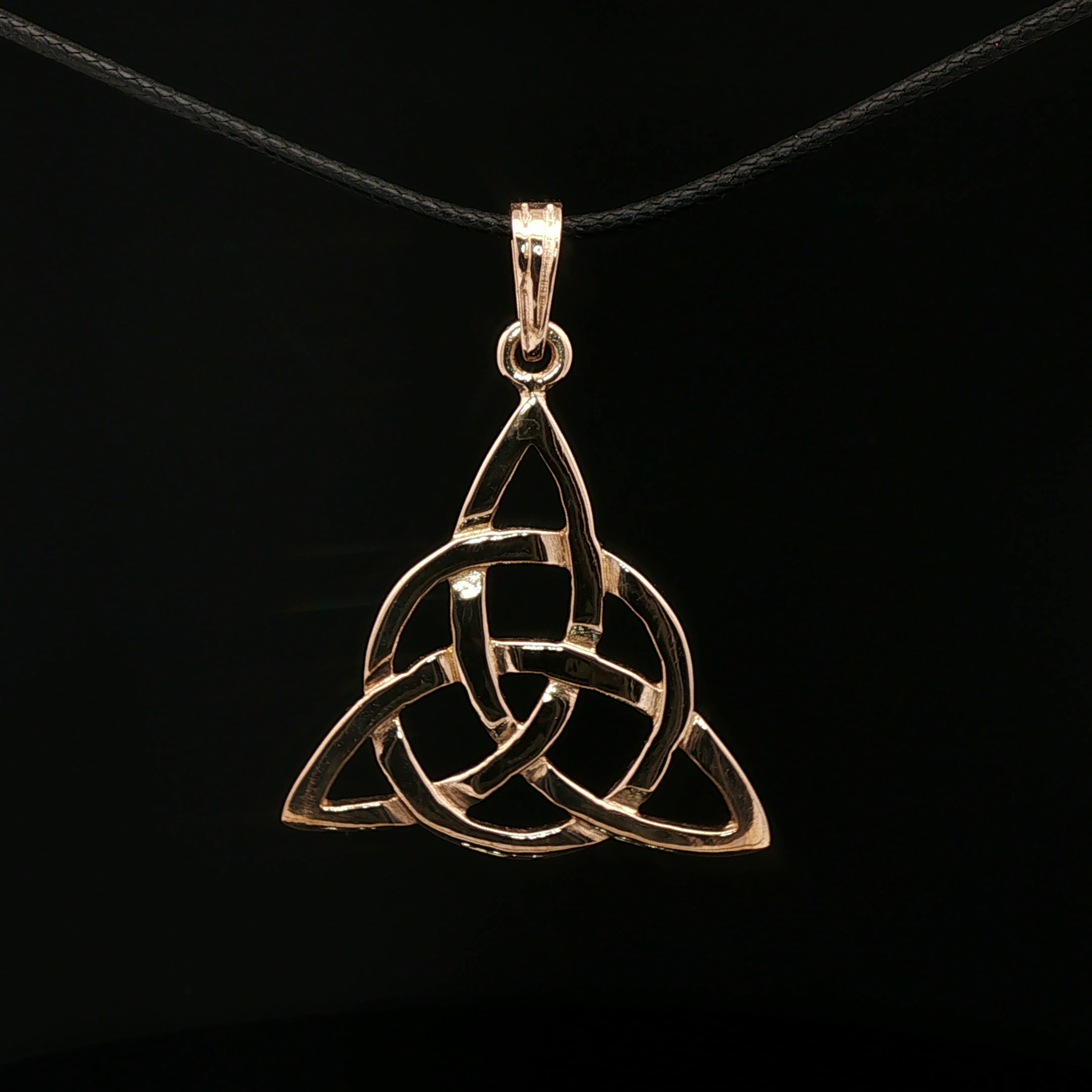 Large Triquetra Pendant - Le Dragon Argenté