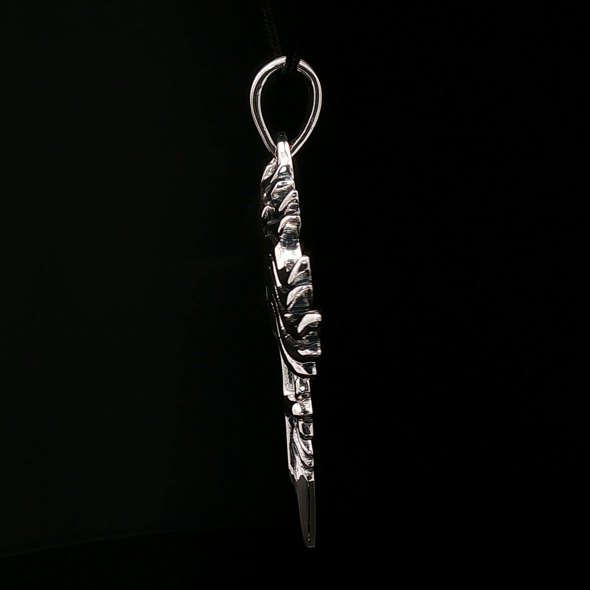 Medium Final Fantasy 8 Squall Griever Pendant - Le Dragon Argenté