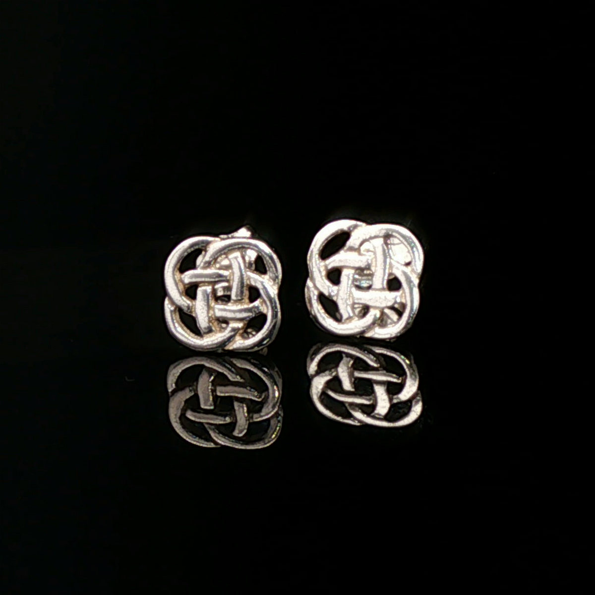 Small Celtic Knot Stud Earrings - Le Dragon Argenté