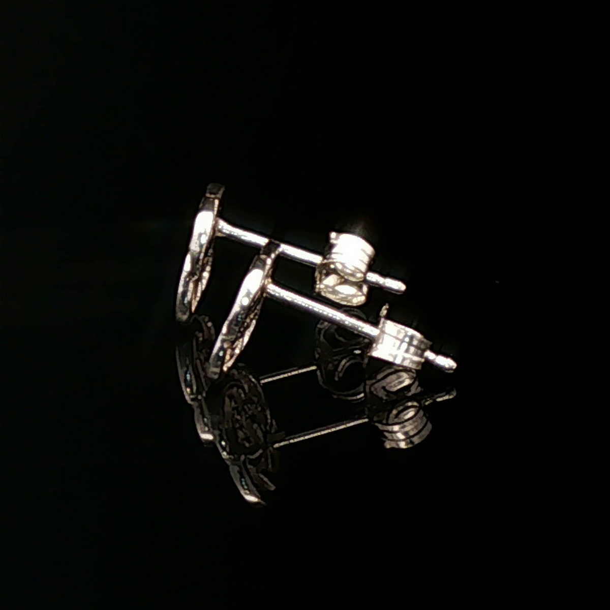 Small Celtic Knot Stud Earrings - Le Dragon Argenté