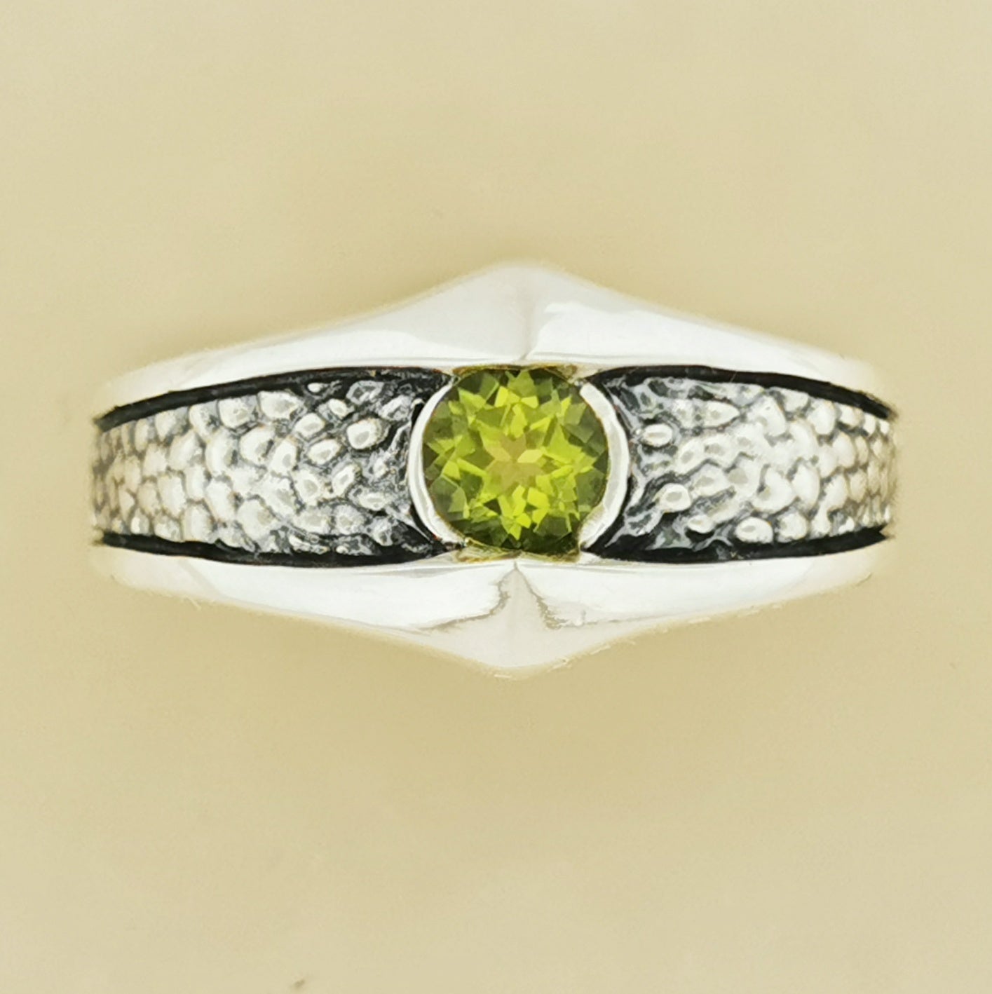 Mens Textured Ring in 925 Sterling Silver with peridot, Vintage GemStone Ring, Vintage Style Silver Ring, Vintage Silver Ring, Silver Mid Century Ring, Silver Mens Ring, Sterling Silver Gemstone Ring, Mens Ring Gift, 1950s Retro Ring, Midcentury Silver Ring, Silver Gothic Ring, Silver Statement Ring, Gemstone Ring For Men In Sterling Silver