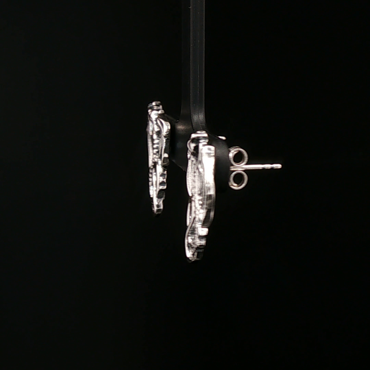 Winged dragon stud earrings in solid sterling silver from Le Dragon Argenté – dragon jewellery for fantasy fans and bold style lovers.