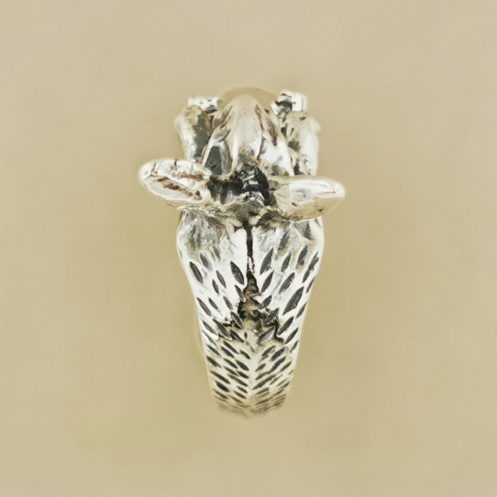 Adjustable bunny rabbit ring by Le Dragon Argenté – cute animal-themed jewellery for nature lovers and whimsical accessory fans.