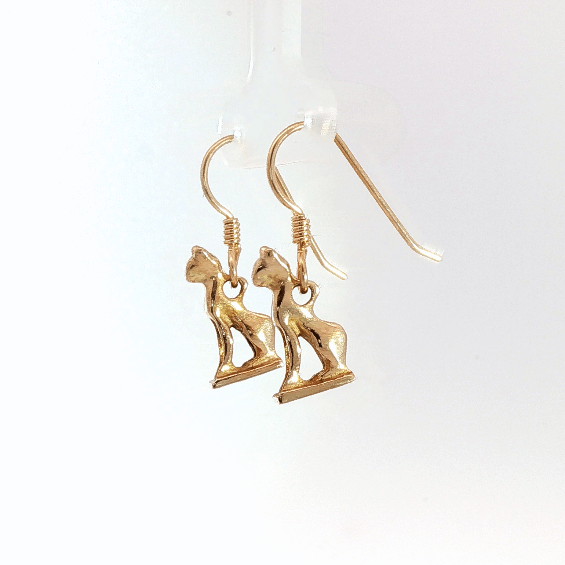 Handcrafted Bastet Cat Charm Earrings in antique bronze by Le Dragon Argenté. Inspired by the Egyptian goddess Bastet, symbol of protection, joy, and feminine strength. These detailed feline earrings are perfect for mythology lovers, cat enthusiasts, and fans of Egyptian-inspired jewelry with spiritual meaning.