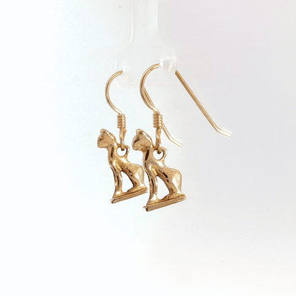 Handcrafted Bastet Cat Charm Earrings in antique bronze by Le Dragon Argenté. Inspired by the Egyptian goddess Bastet, symbol of protection, joy, and feminine strength. These detailed feline earrings are perfect for mythology lovers, cat enthusiasts, and fans of Egyptian-inspired jewelry with spiritual meaning.