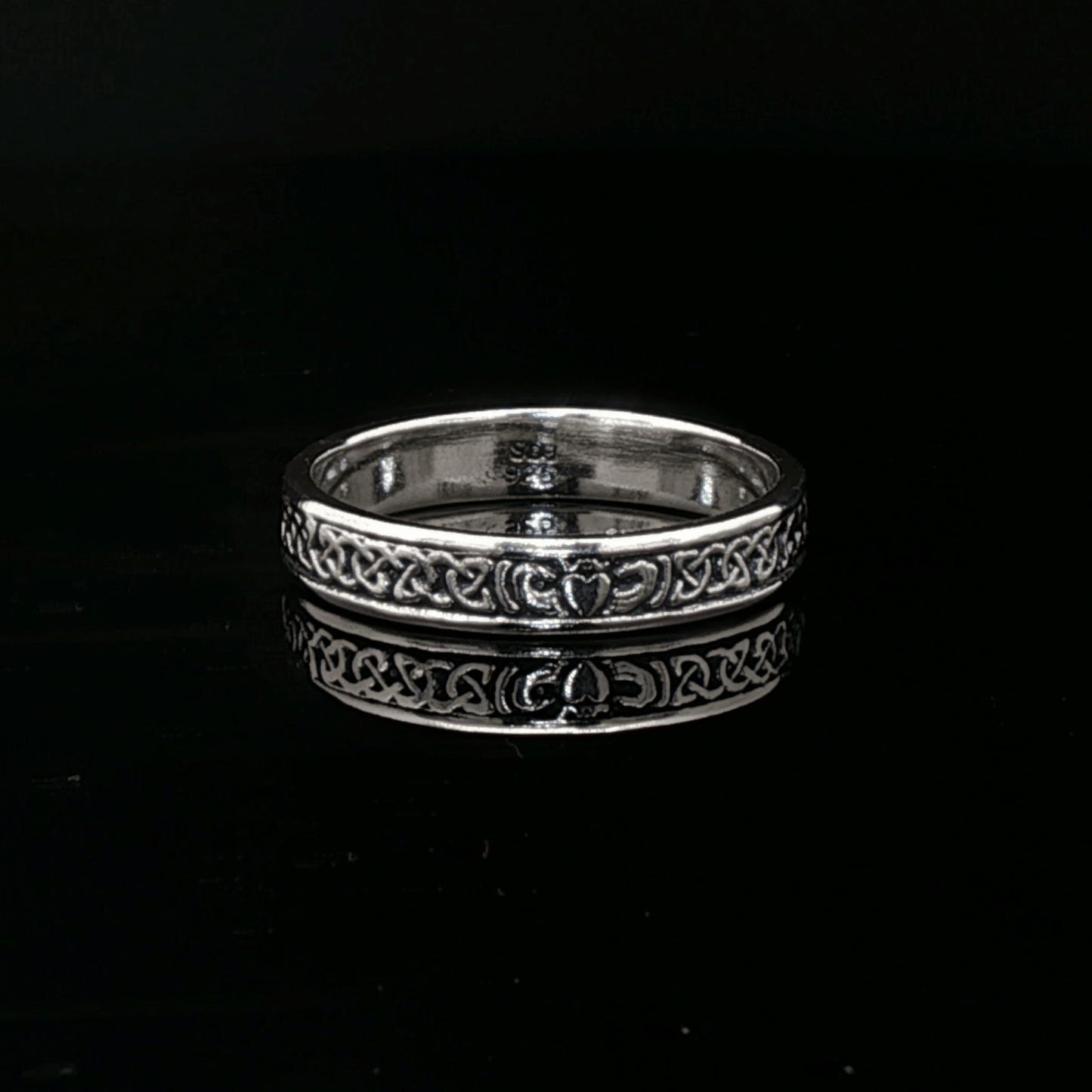 Claddagh Band in Sterling Silver - Le Dragon Argenté