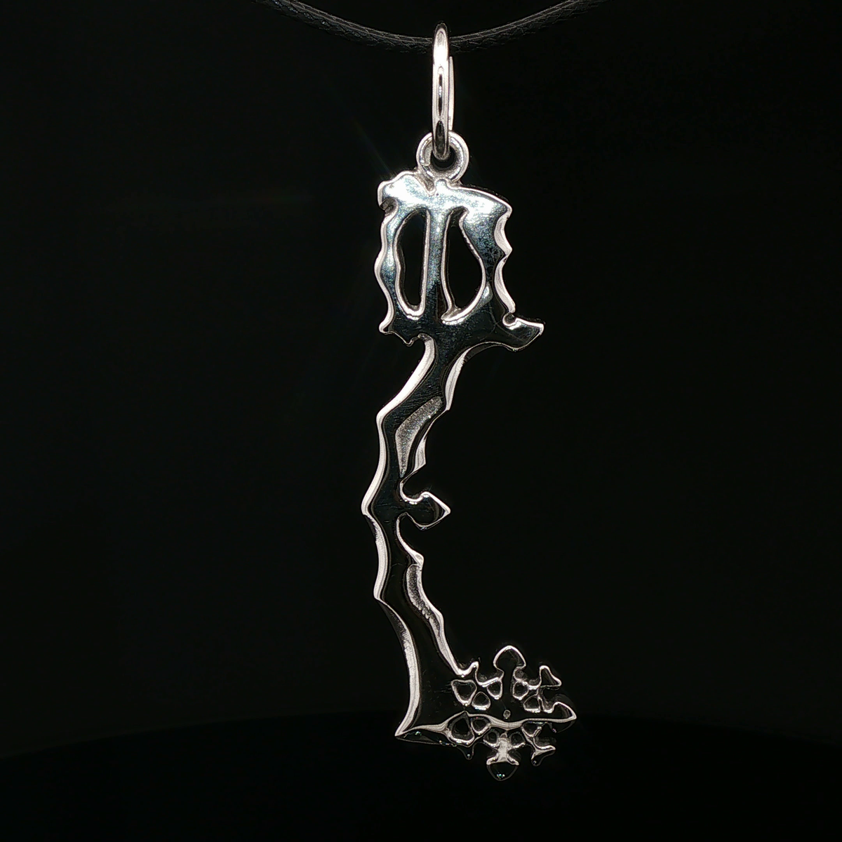 Kingdom Hearts Diamond Dust Keyblade Pendant - Le Dragon Argenté