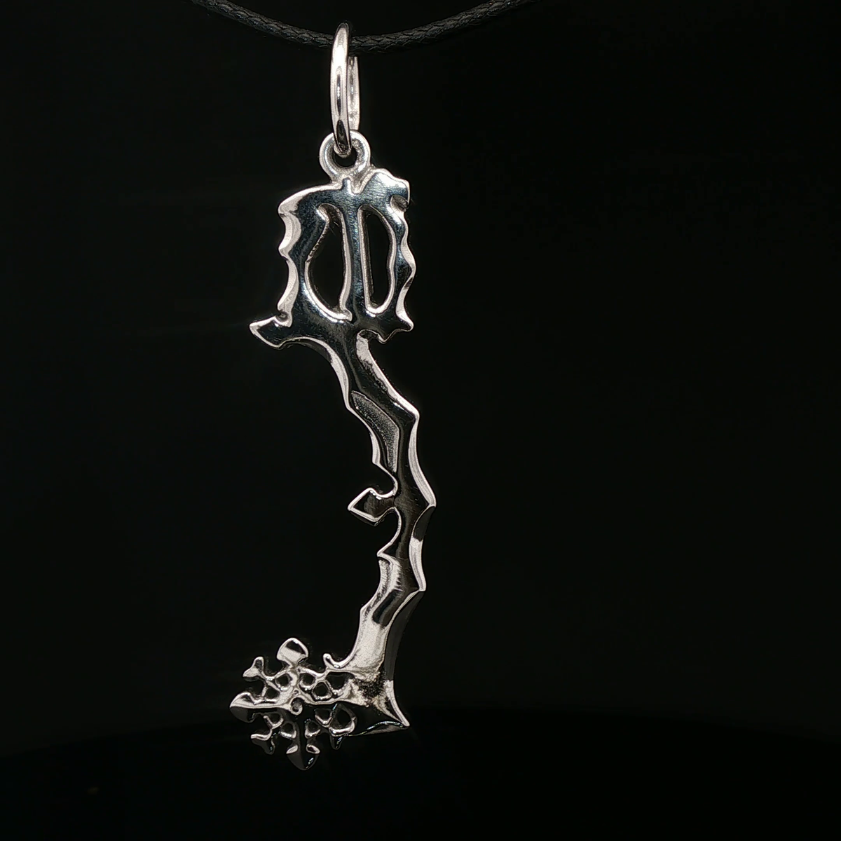 Kingdom Hearts Diamond Dust Keyblade Pendant - Le Dragon Argenté