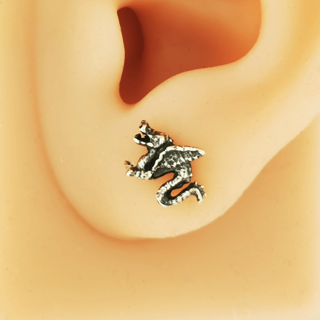 Sterling silver dragon stud earrings for fantasy lovers – detailed handmade by Le Dragon Argenté.